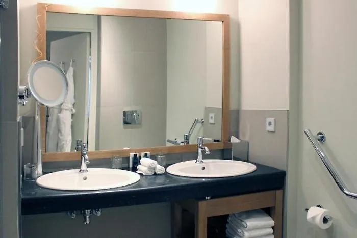 New Roblin Otel