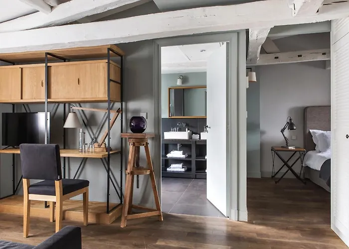 New Roblin 4* Paris