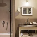 New Roblin Hotel