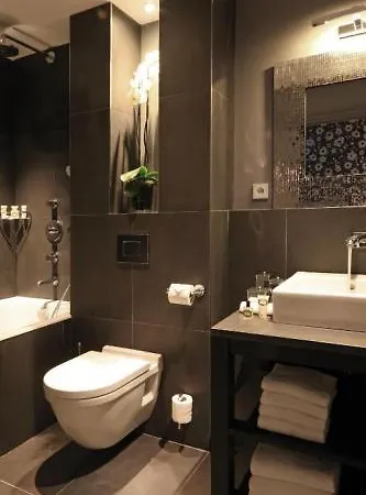 New Roblin Hotel