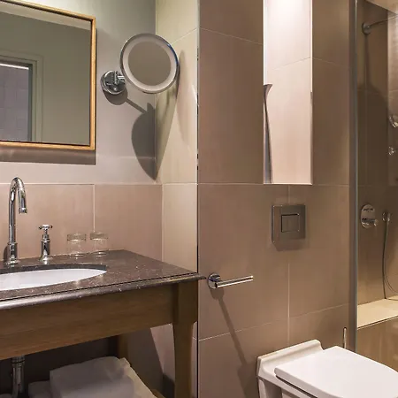 New Roblin Hotel