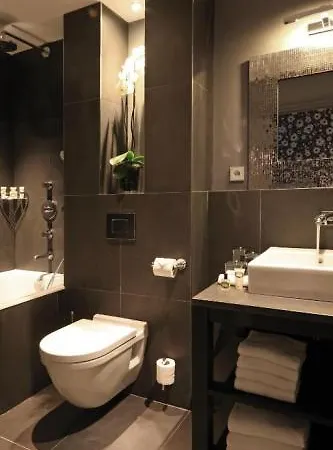 New Roblin Hotel