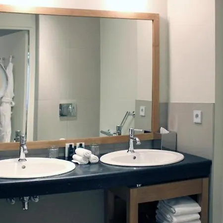 New Roblin Hotel