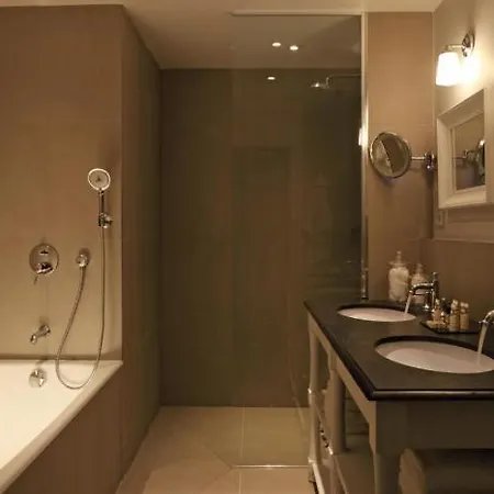 New Roblin Hotel 4*