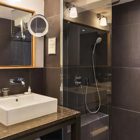 New Roblin Hotel