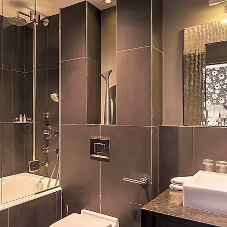 New Roblin Hotel 4*