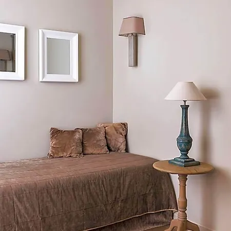 New Roblin Hotel