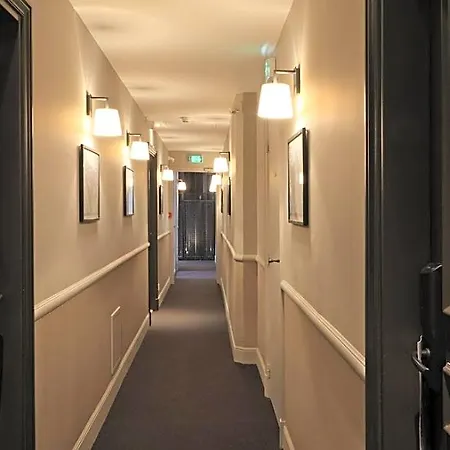 New Roblin 4* Paris